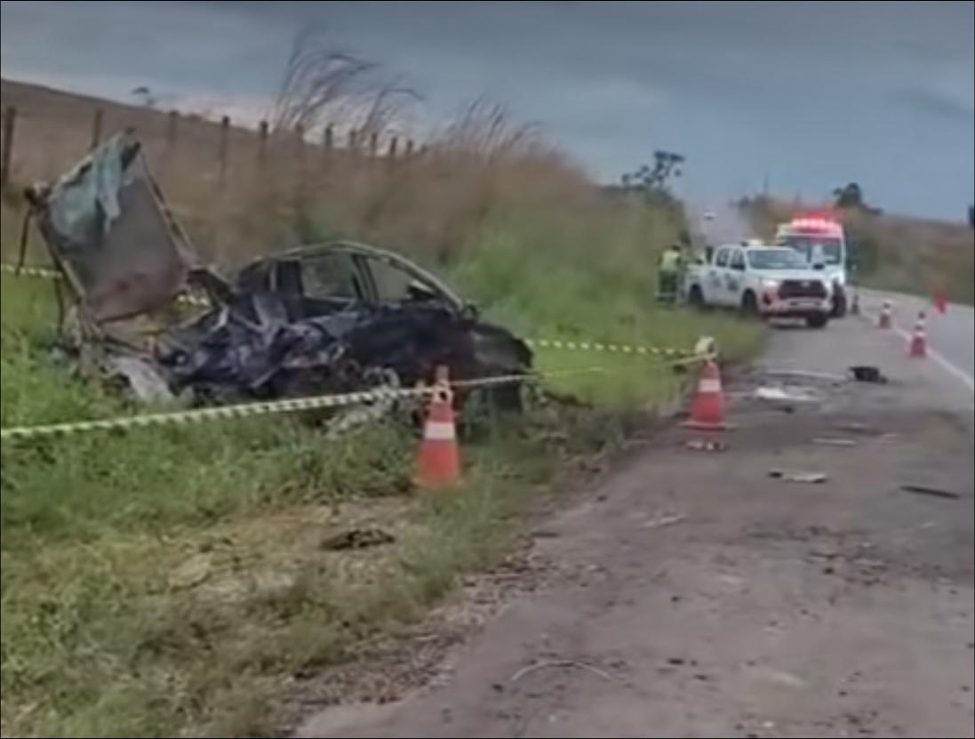 Imagem - Acidente entre carro e caminhão de carvão deixa três mortos na PA-150 em Jacundá