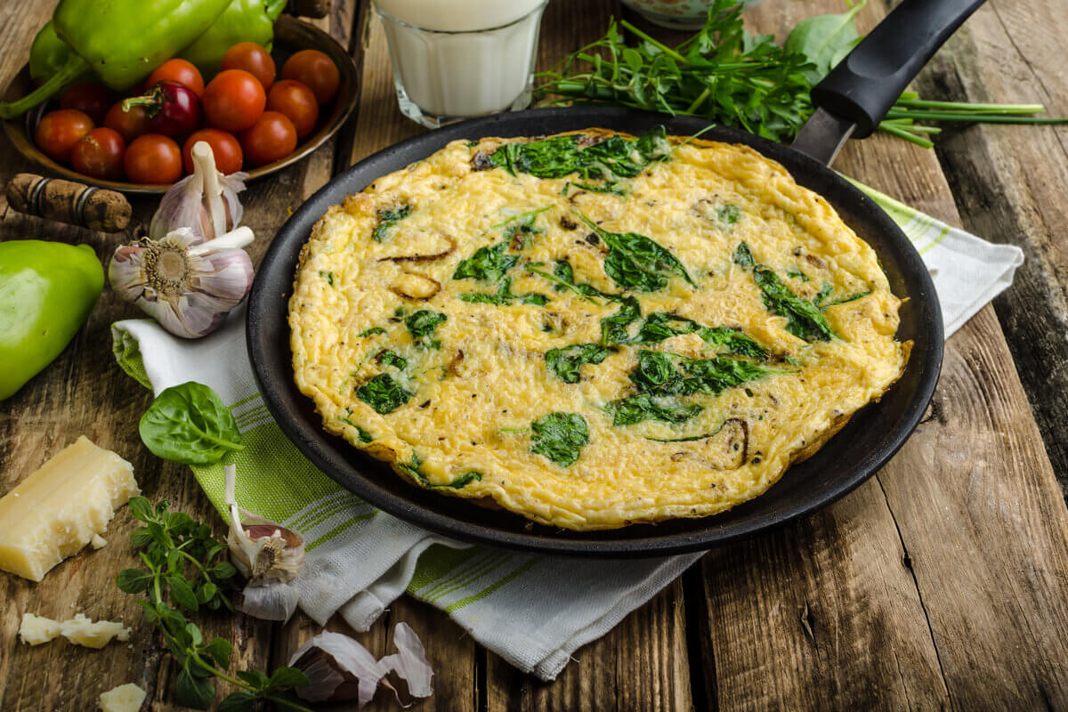 Omelete de espinafre (Imagem: Stepanek Photography | Shutterstock)