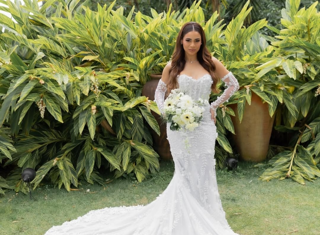Lexa em seu vestido de noiva -