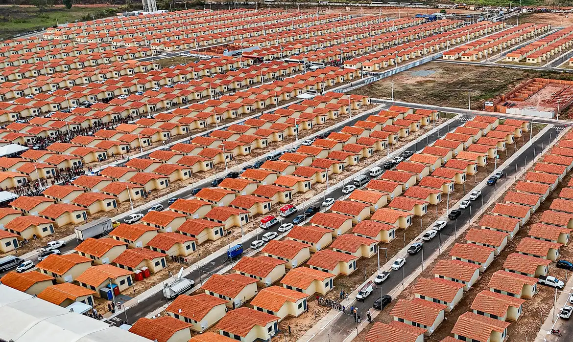O Ministério das Cidades anunciou uma nova linha de crédito voltada à reforma de moradias em áreas urbanas para famílias com renda bruta mensal de até R$ 9,6 mil. 