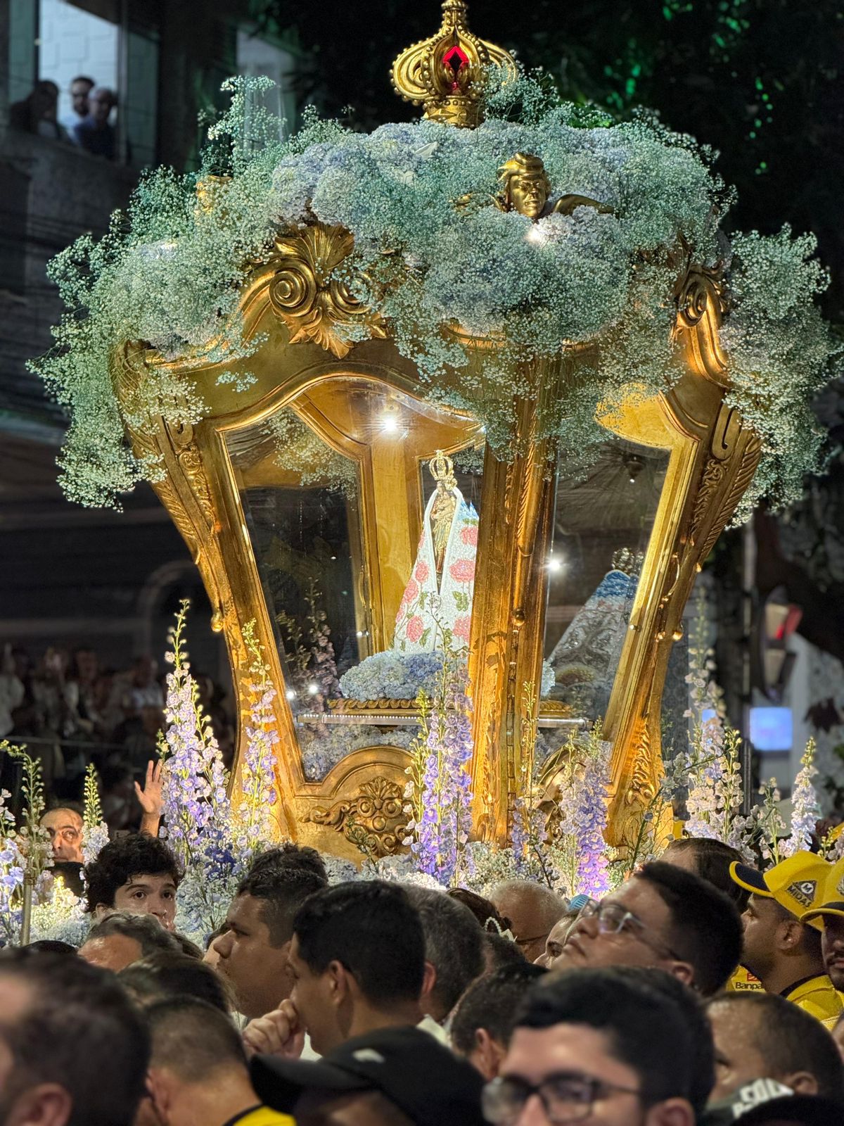Agora, a cidade se prepara para a grande procissão do domingo, que sairá às 7h. 