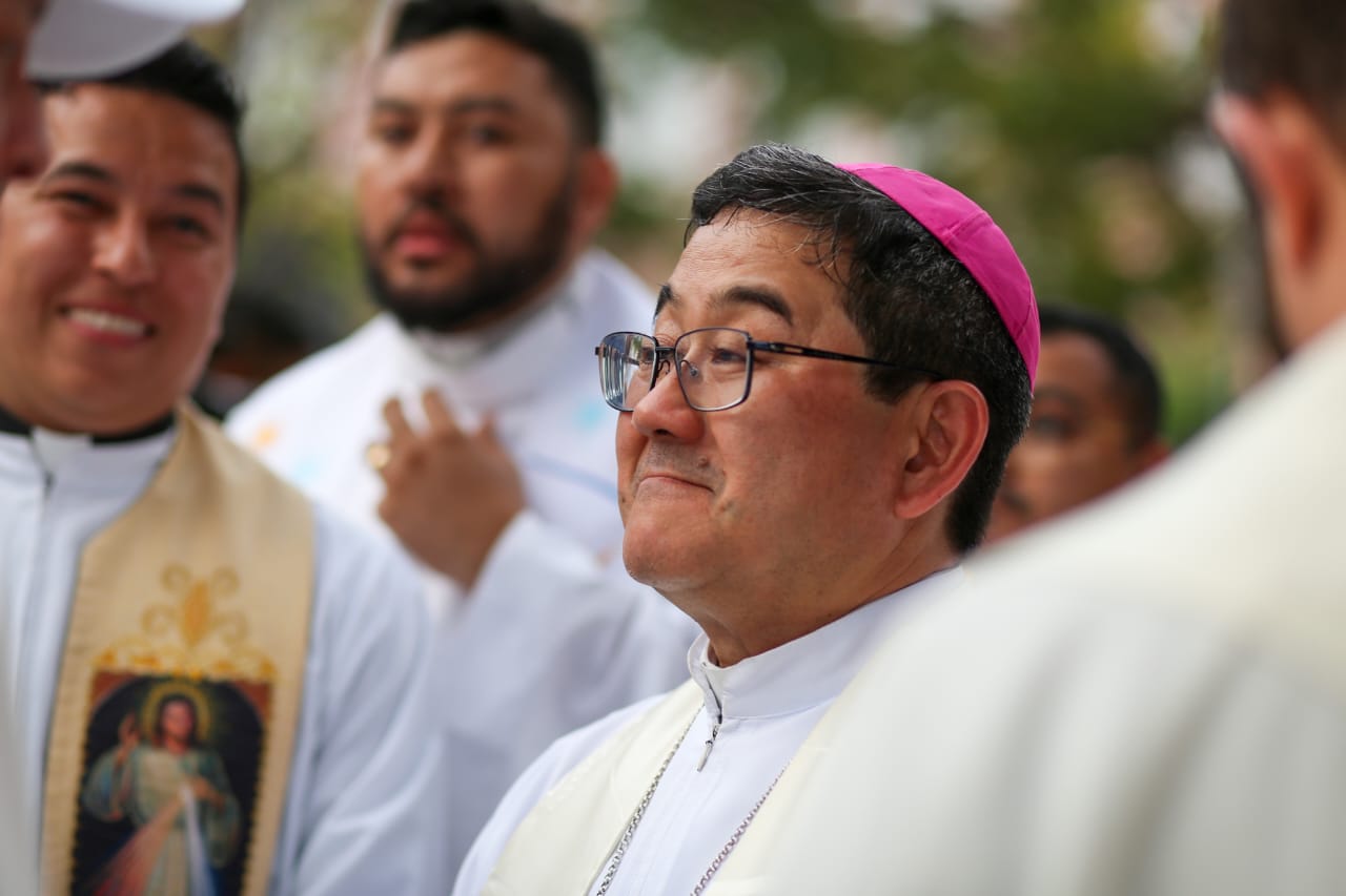O Arcebispo de Belém é Dom Júlio Endi Akamine, S.A.C. Ele foi nomeado arcebispo coadjutor em março de 2025 e assumiu a função de arcebispo metropolitano em agosto de 2025, após o pedido de renúncia de Dom Alberto Taveira Corrêa.  
