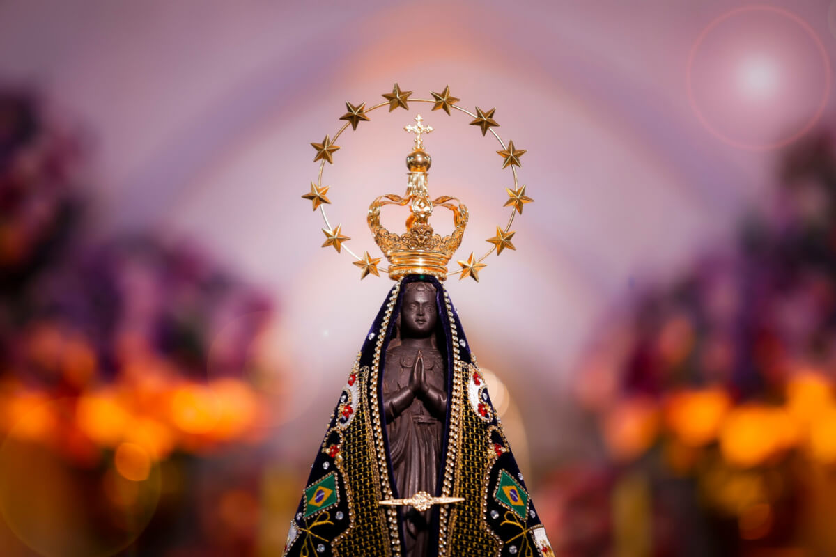 Nossa Senhora Aparecida é a Padroeira do Brasil (Imagem: Sidney de Almeida | Shutterstock)