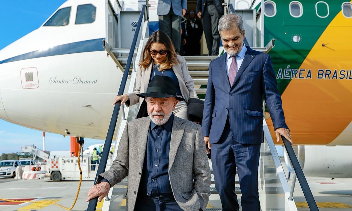 Imagem - Lula chega a Roma para eventos sobre segurança alimentar