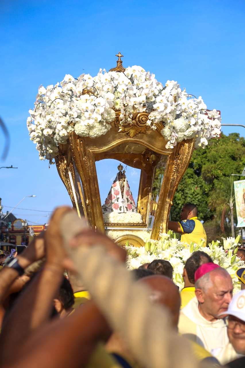 Nazinha abençoando os paraenses -