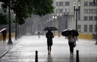 3 doenças causadas pelo contato com a água da chuva