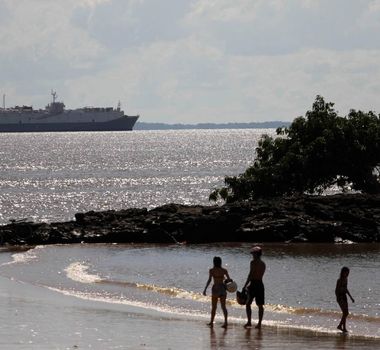 Imagem - Marinha resgata cinco náufragos de embarcação pesqueira no Pará