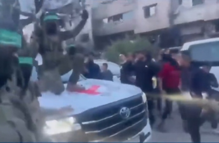 O Hamas libertou os últimos 20 reféns israelenses vivos na madrugada desta segunda. 