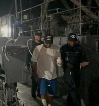 Imagem - Pescadores resgatados após naufrágio chegam a Belém e recebem atendimento médico