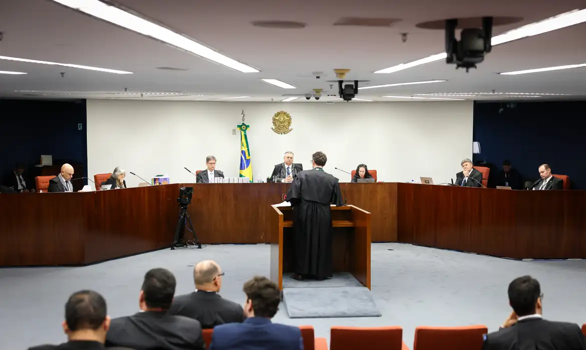 Advogados de três réus pediram a absolvição dos clientes