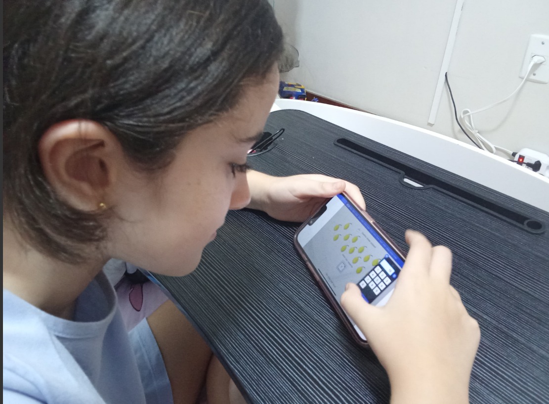 Escola em Belém adota plataforma Raz-Plus para fortalecer leitura e alfabetização em inglês.