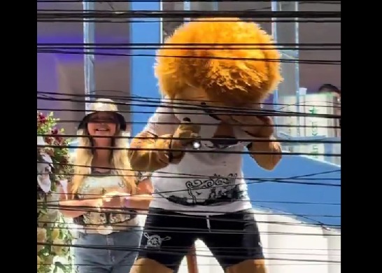 Mascote azulino provocou os rivais bicolores - 