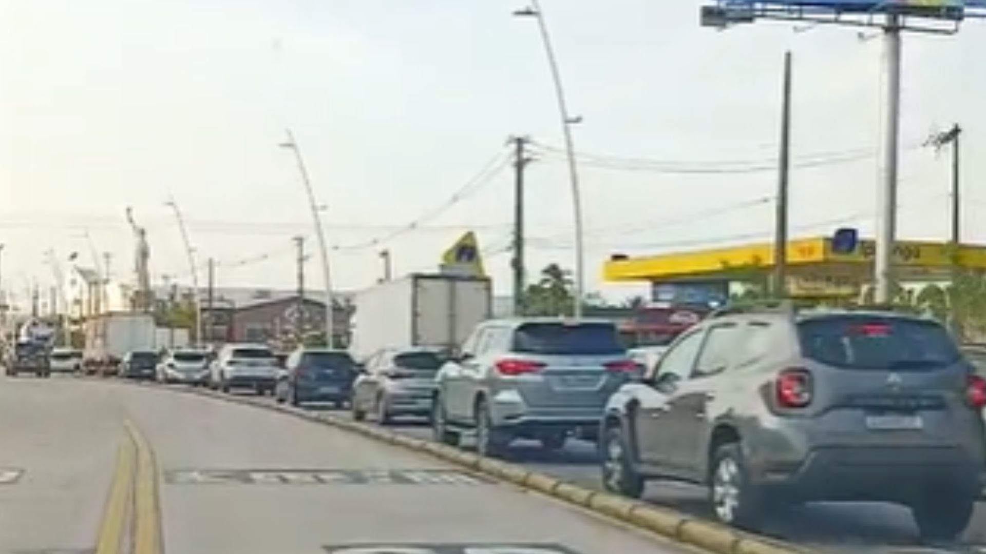 Movimento de carros está intensa no Mangueirão a poucas horas do Re-Pa