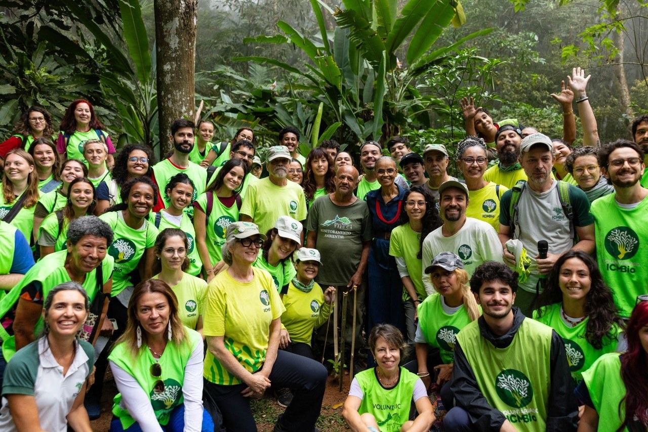 Mutirão reúne autoridades do governo e sociedade civil, no Parque Nacional da Tijuca.