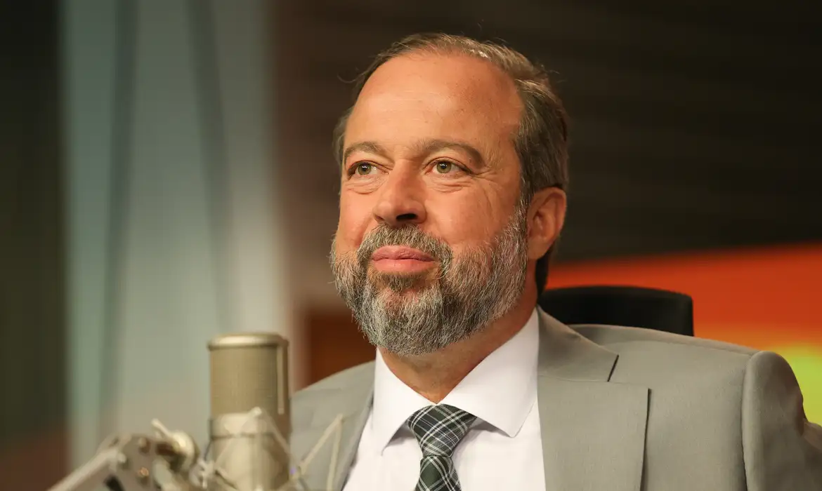 Titular de Minas e Energia falou ao programa Bom Dia, Ministro


