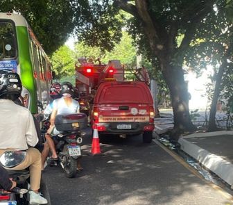 Imagem - Bombeiros seguem em trabalho de rescaldo após incêndio em prédio em Belém