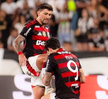 Imagem - Flamengo atropela Botafogo no Nilton Santos e segue firme na cola do líder