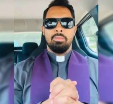 Imagem - Saiba quem é o padre flagrado com noiva de fiel só de baby-doll