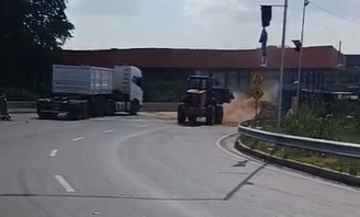 Após o acidente no elevado da Av. Independência, equipes seguem atuando na remoção da carga e na liberação da via, que ainda apresenta lentidão no trânsito