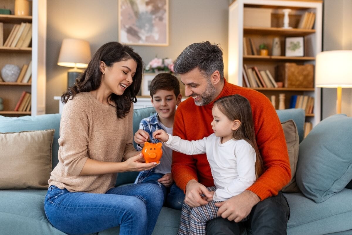 A organização financeira é importante para alcançar metas e manter um estilo de vida tranquilo (Imagem: Photoroyalty | Shutterstock)