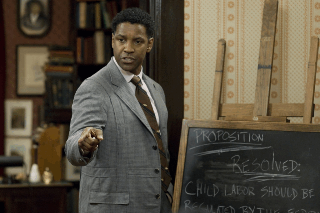 Em &#8220;O grande desafio&#8221;, Melvin Tolson desafia o racismo para tornar seus alunos oradores excepcionais (Imagem: Reprodução digital | Telecine)