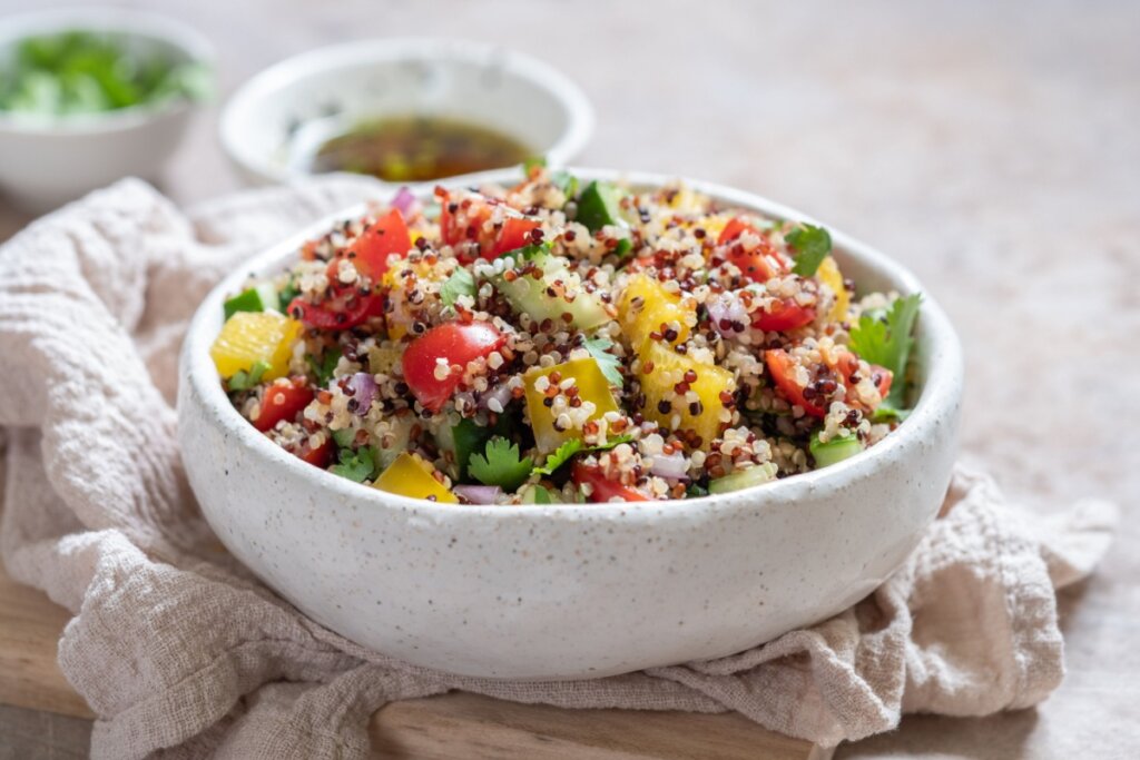 Tabule de quinoa (Imagem: Elena Shashkina | Shutterstock)