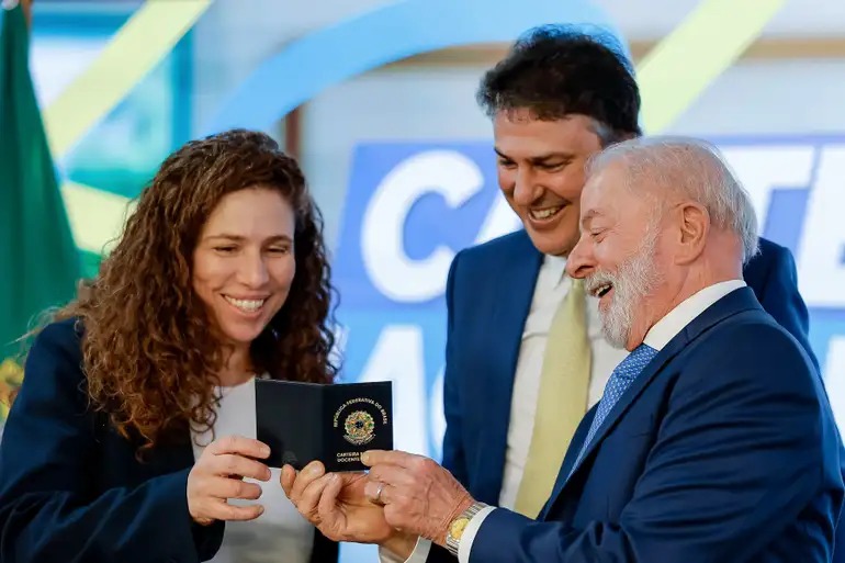 Em evento do Dia do Professor, Lula destaca valorização da categoria e anuncia novos investimentos na educação