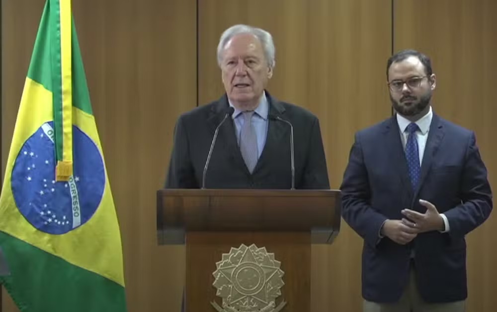 Portaria assinada por Lewandowski também prevê que todos os tipos de apps passem a ter classificação etária