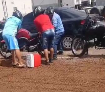 Imagem - Vídeo: caroços de açaí espalhados pela BR 316 causam acidente na Grande Belém