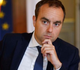 Imagem - Na França, primeiro-ministro Sébastien Lecornu sobrevive a votos de desconfiança no Parlamento