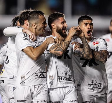 Imagem - Santos vence o Corinthians e afasta fantasma do rebaixamento