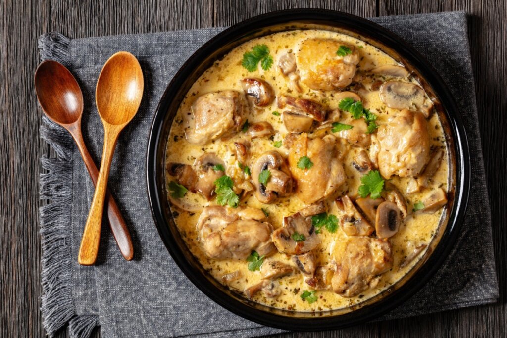 Frango ao molho de cogumelo (Imagem: from my point of view | Shutterstock)