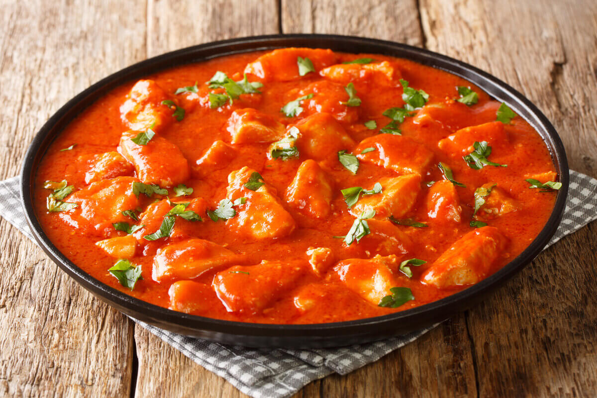 Frango ao molho de tomate (Imagem: AS Foodstudio | Shutterstock)