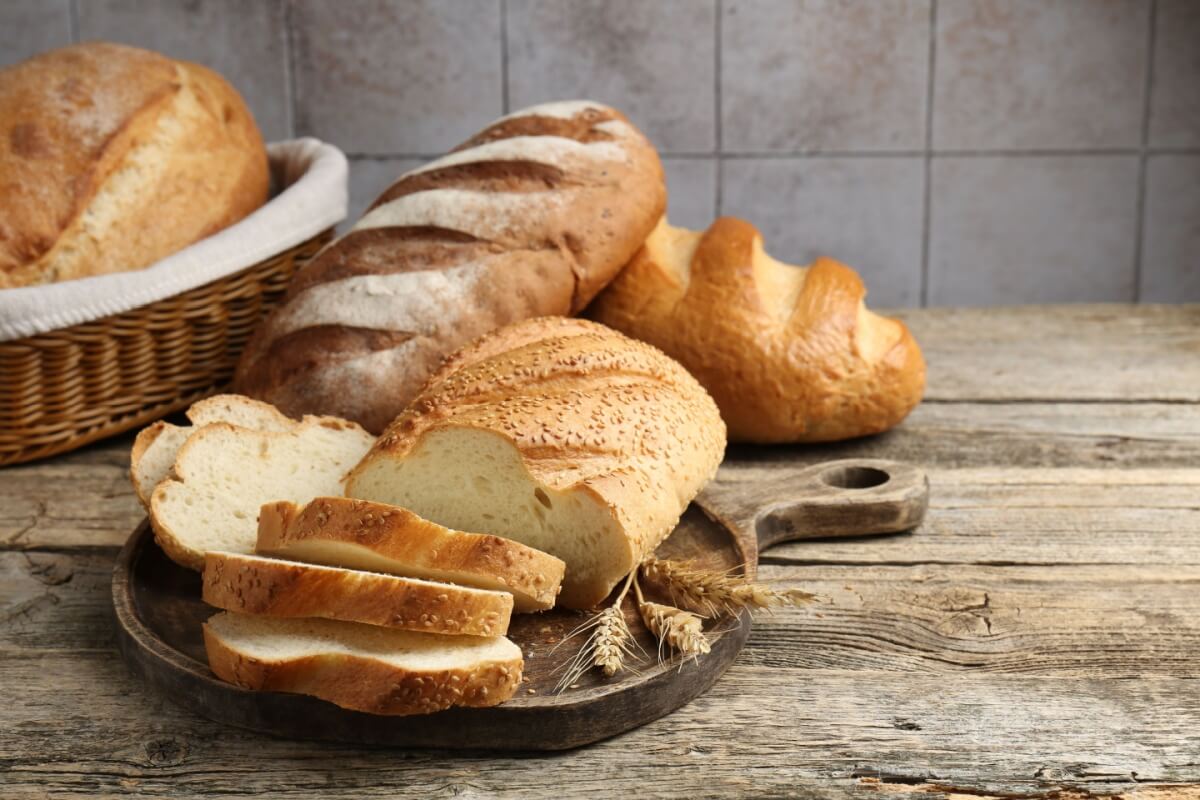 O pão pode fazer parte de uma dieta equilibrada (Imagem: New Africa | Shutterstock)