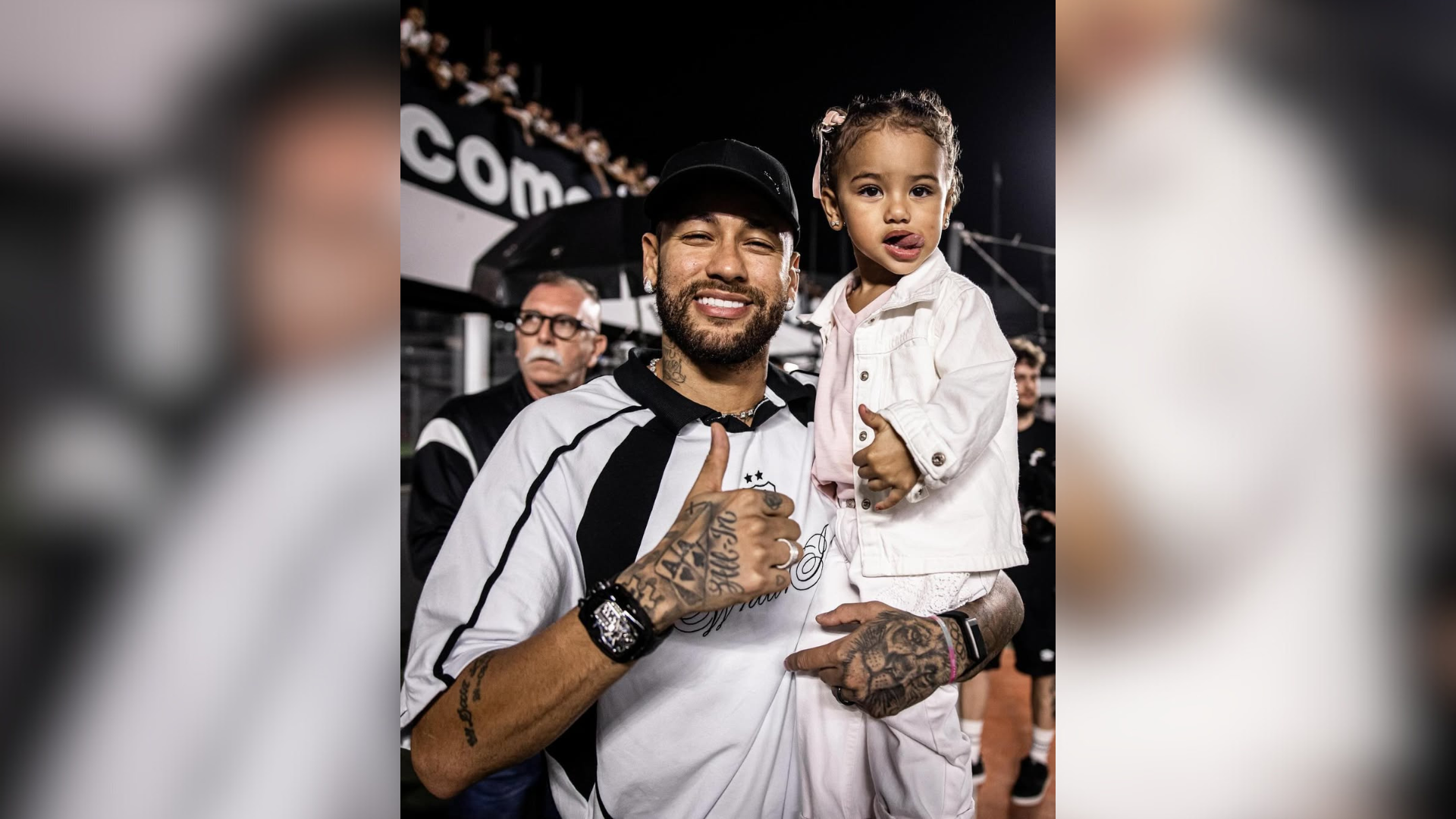 Mavie, filha de Neymar, chora ao levar bolada durante clássico entre Santos e Corinthians; assista