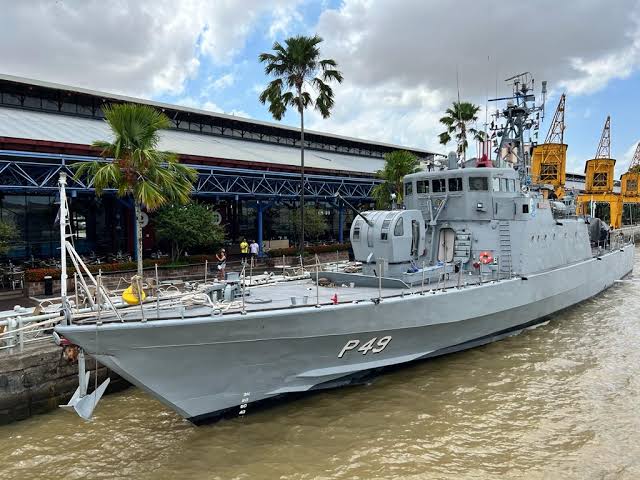 Navio da Marinha em Belém 