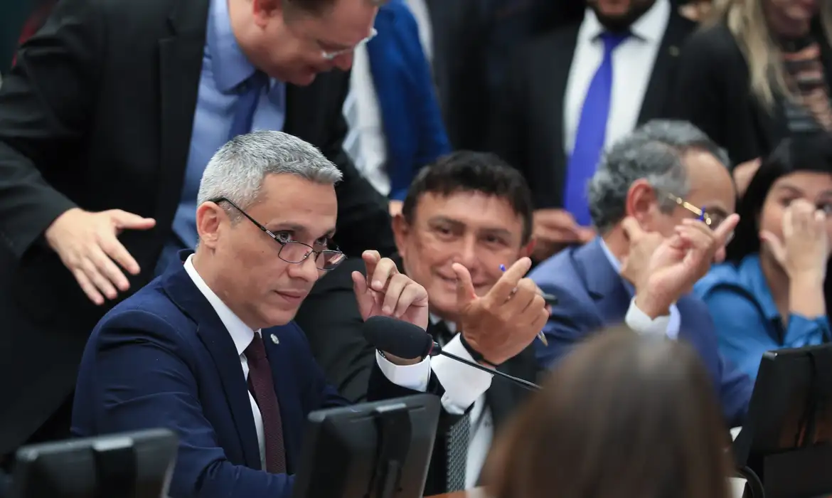 Imagem - Câmara aprova suspensão de ação no STF contra Gustavo Gayer