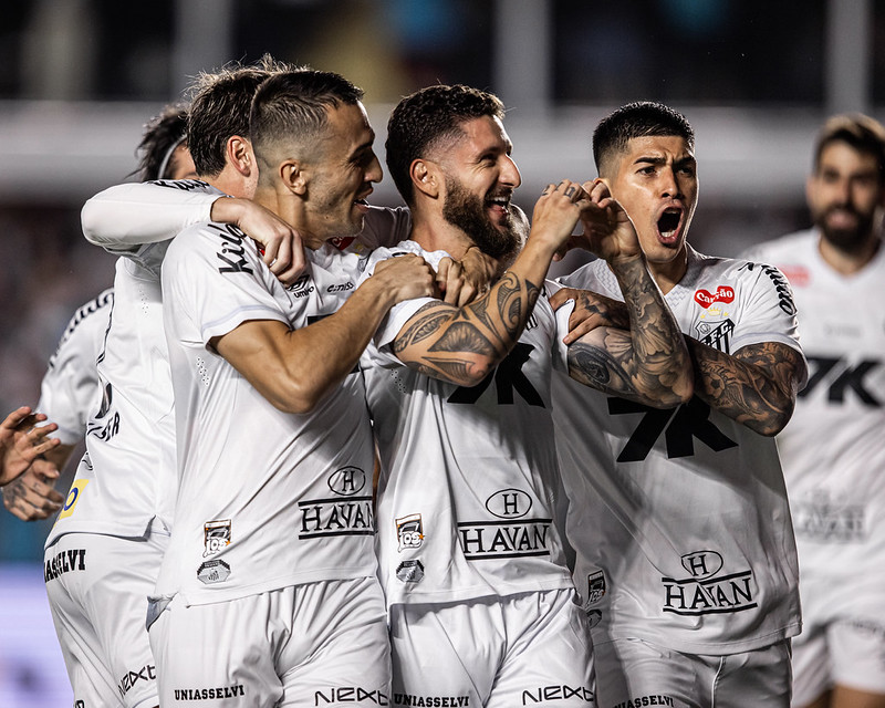 Imagem - Santos vence o Corinthians e afasta fantasma do rebaixamento