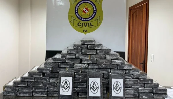 Polícia Civil apreende 80 tabletes de cocaína em terreno no distrito de Icoaraci, em Belém