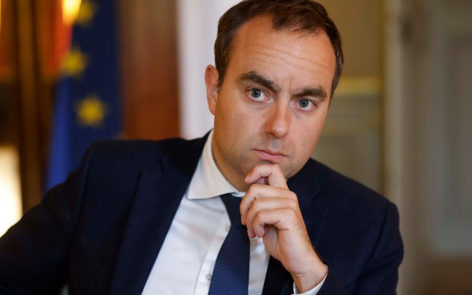 Imagem - Na França, primeiro-ministro Sébastien Lecornu sobrevive a votos de desconfiança no Parlamento