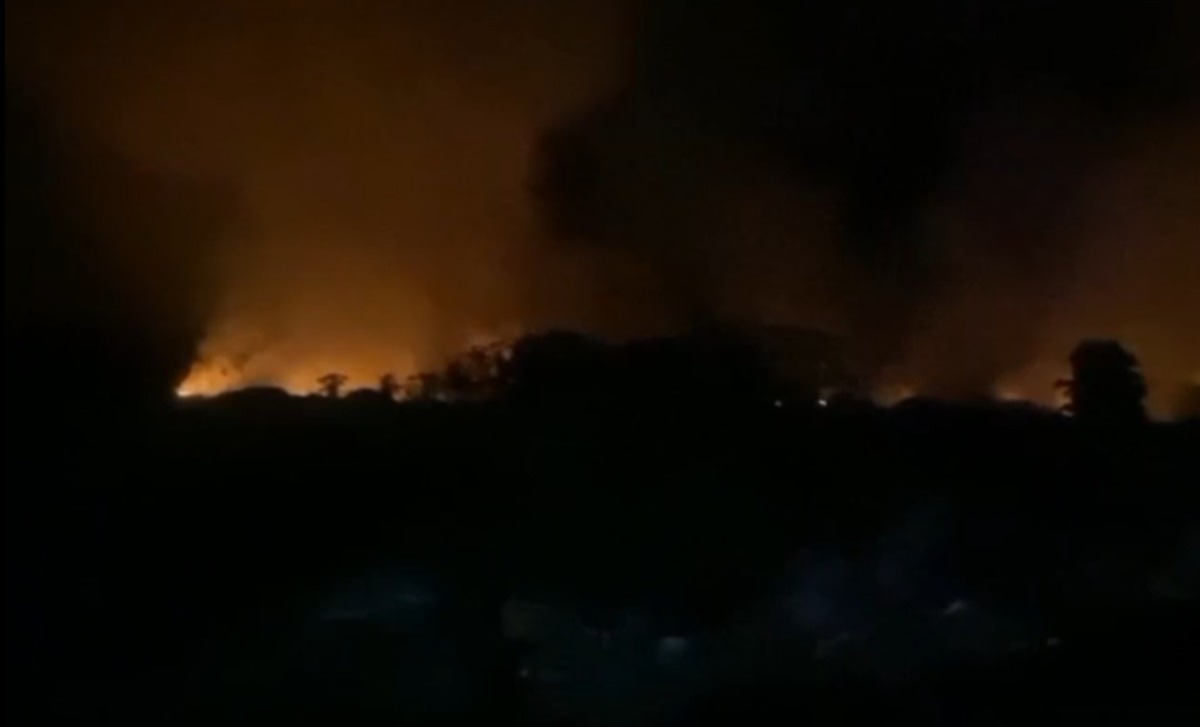 Um incêndio em um lixão localizado no município de Cametá.