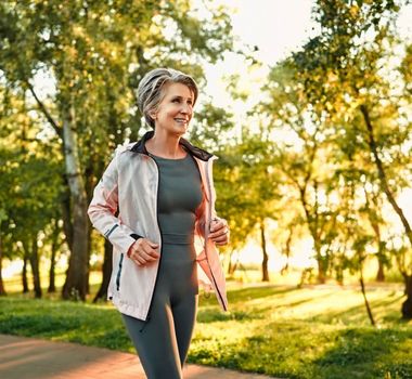 Imagem - 8 dicas para cuidar da saúde e da alimentação na menopausa