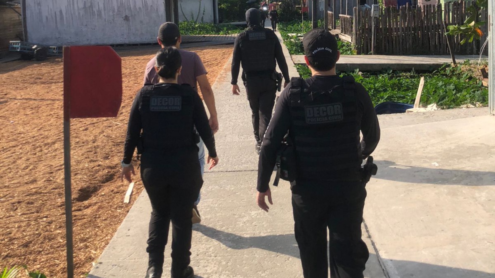(A Polícia Civil deflagrou a segunda fase da “Operação Rêmora”, no Pará.)