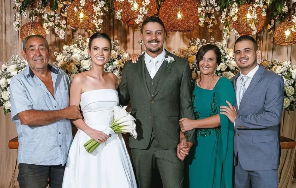 Imagem - Pai da noiva descalço em foto viraliza nas redes sociais