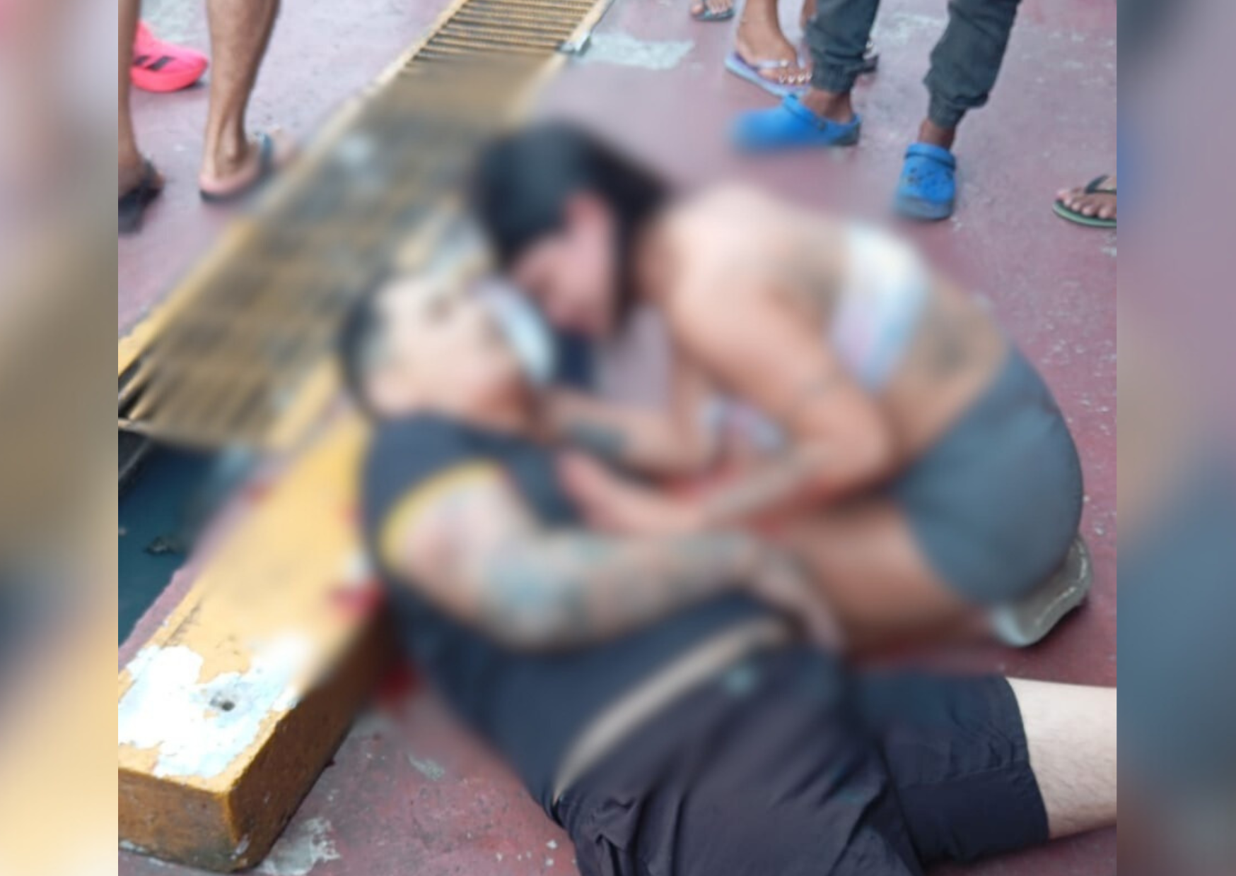 Crime aconteceu na tarde desta sexta-feira (17) em frente a uma loja de móveis; outra pessoa também foi baleada