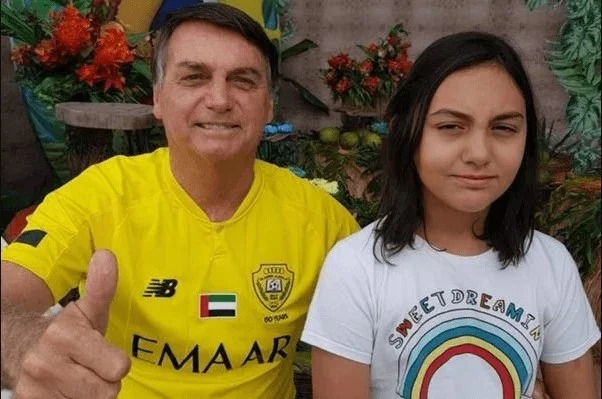 Defesa disse que o encontro será simples e reservado, com poucos convidados. Entre eles, está a senadora Damares Alves