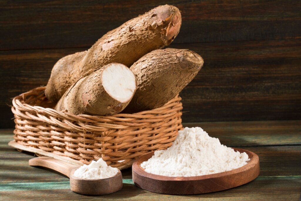 A mandioca é uma escolha segura para quem tem intolerância ao glúten (Imagem: Luis Echeverri Urrea | Shutterstock)