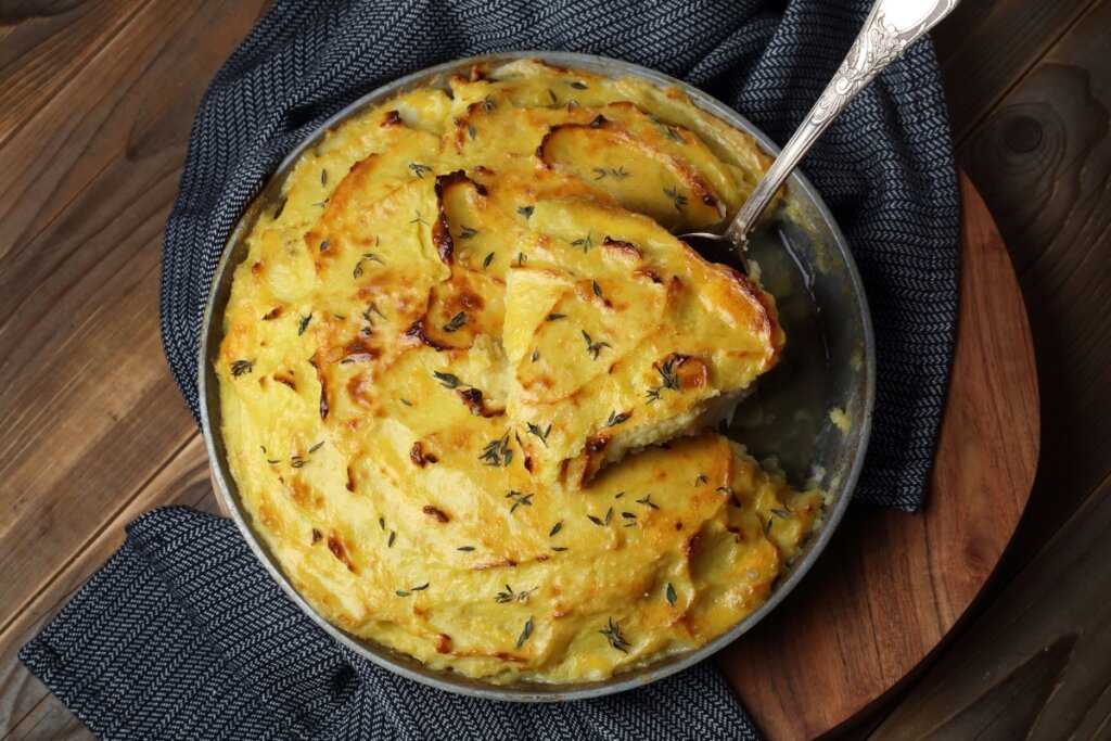 Gratinado de peixe com batata (Imagem: Marina Onokhina | Shutterstock)