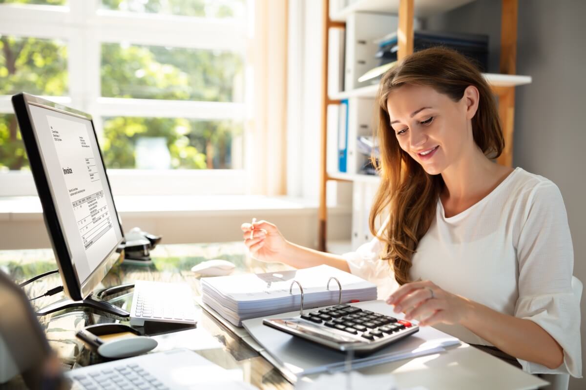 Organizar os tributos ajuda a manter a empresa financeiramente segura (Imagem: Andrey_Popov | Shutterstock)
