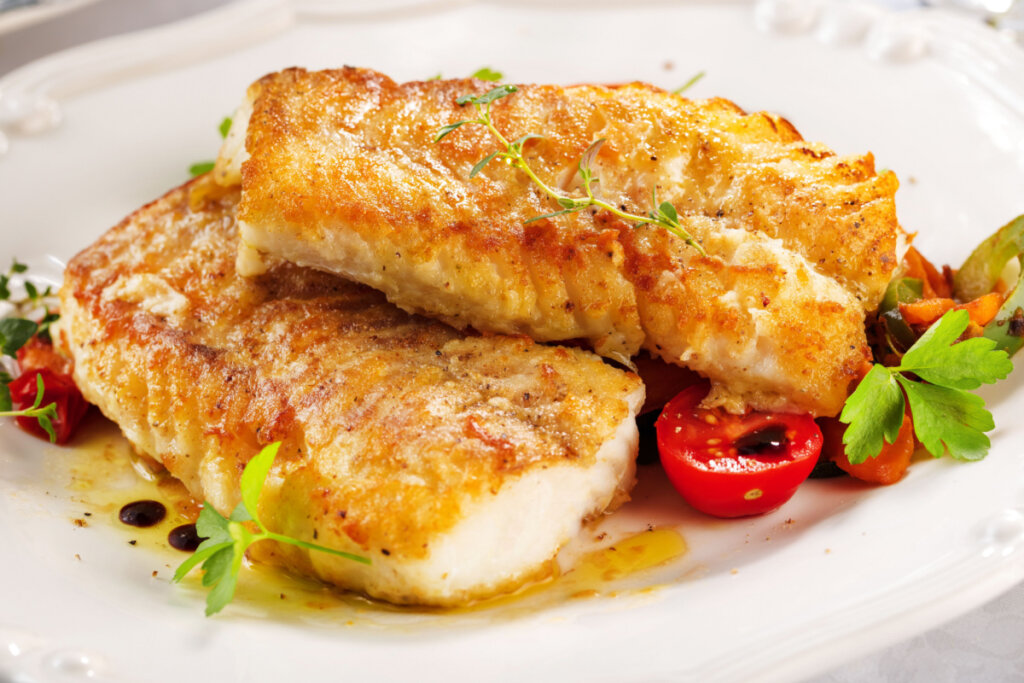 Tilápia assada (Imagem: KarepaStock | Shutterstock)